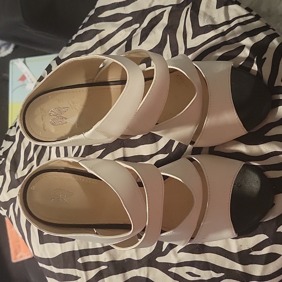 White wedge slide on shoes - Picture 3 of 4